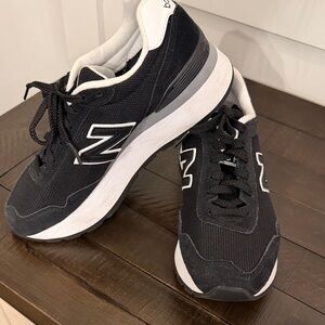 New Balance women’s Black and White Mesh platform Sneakers